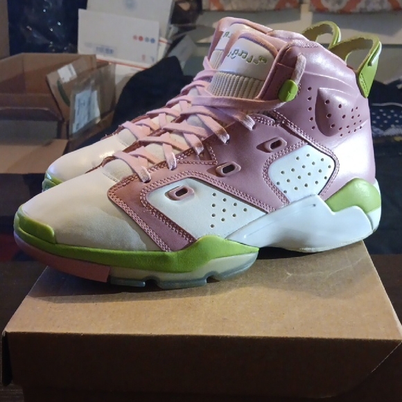 Jordan 6-17-23 (GS) Elemental Pink and Vivid Green Mens 7Y Girls 8.5 EUC - Picture 2 of 9